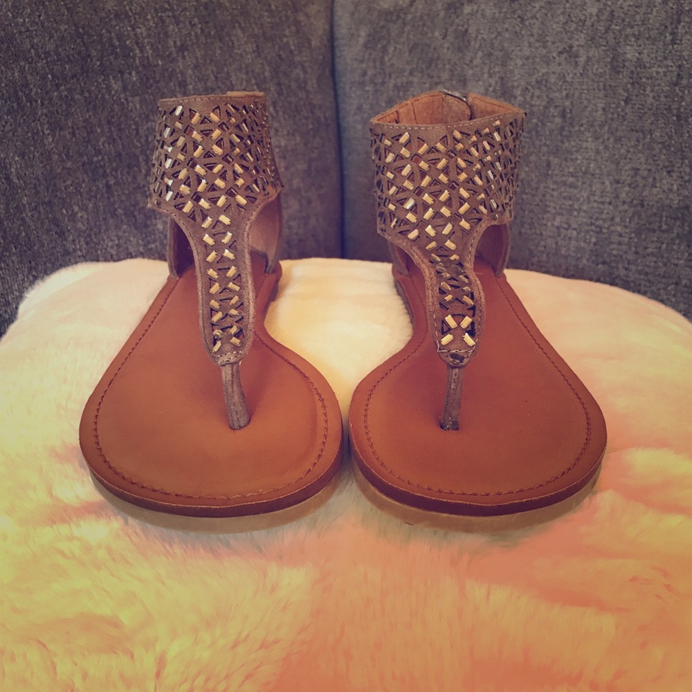 Yellow Box Sandals, size 7.5